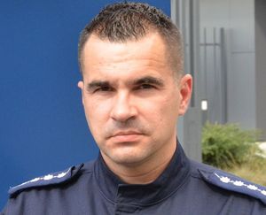 Policjant w mundurze