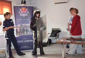 Policjanci na spotkaniu z młodzieżą