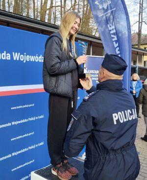 Policjanci na zawodach biegowych