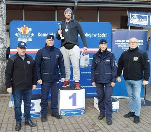 Policjanci na zawodach biegowych