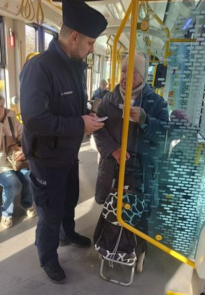 Policjanci w tramwaju