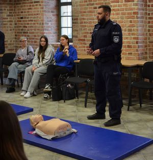 spotkanie policjantów z uczniami liceum