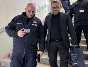 spotkanie policjantów z osobą, która wygrała licytację WOŚP