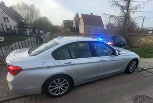 Radiowóz i pojazd zatrzymany do kontroli