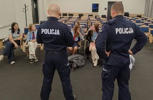 Wizyta dzieci w komisariacie