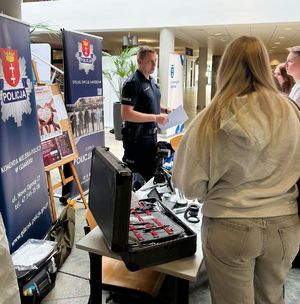 Policjanci na spotkaniu ze studentami