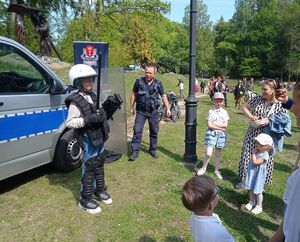 Policjanci na festynie