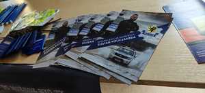 Policjanci na dniu otwartym liceum