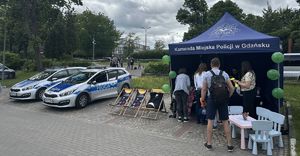 Policjanci na festynie