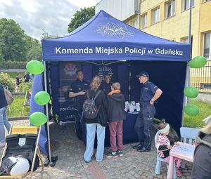 Policjanci na festynie
