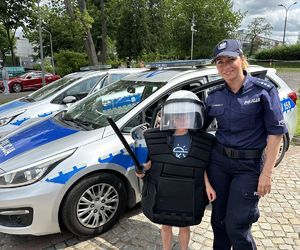 Policjanci na festynie