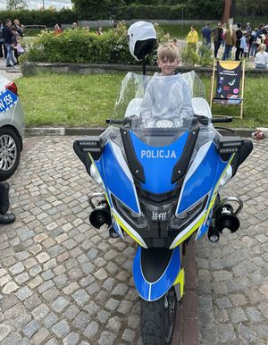 Policjanci na festynie