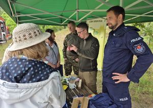 Policjanci na festynie