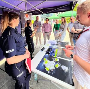 Policjanci na festynie