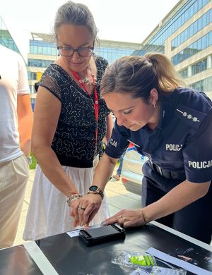Policjanci na festynie