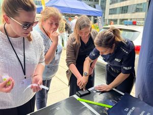 Policjanci na festynie