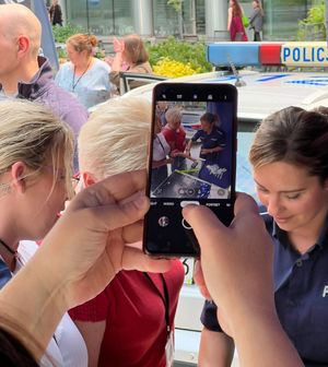 Policjanci na festynie