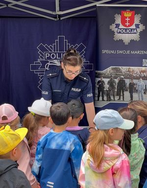 Policjanci na festynie