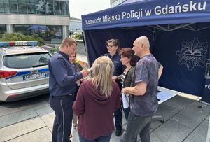Policjanci na festynie