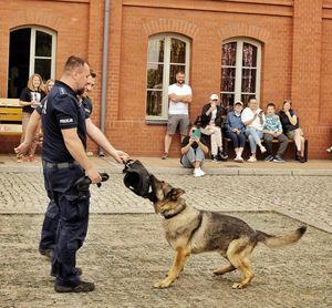 Policjanci na festynie