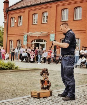 Policjanci na festynie