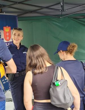 Policjanci na festynie