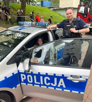 Policjanci na festynie