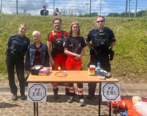 Policjanci na festynie