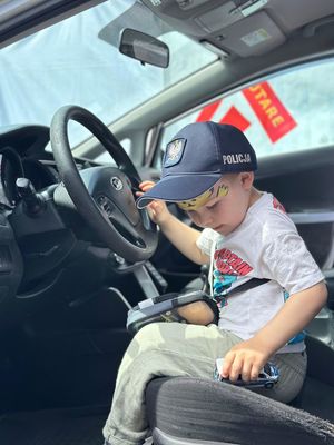 Policjanci na festynie