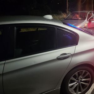 Radiowóz i pojazd zatrzymany do kontroli
