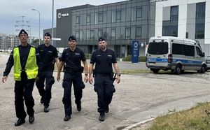 Policjanci patrolują miasto