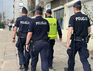 Policjanci patrolują miasto