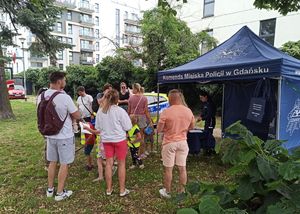 Policjanci na festynie
