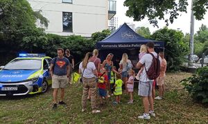Policjanci na festynie