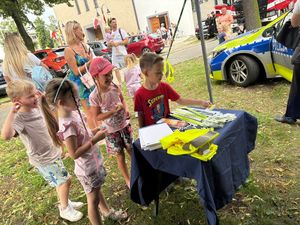 Policjanci na festynie