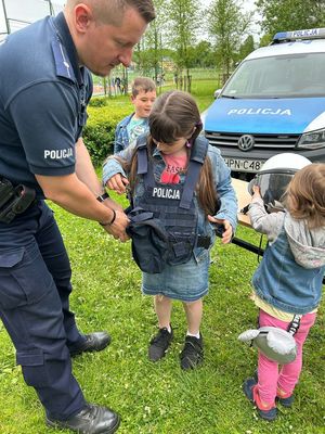 Policjanci na spotkaniu z dziećmi
