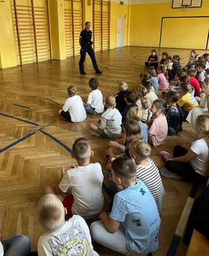 Policjantka na spotkaniu z dziećmi