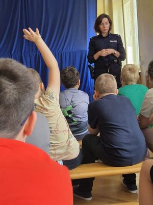 Policjantka na spotkaniu z dziećmi