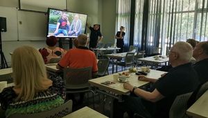 Policjanci na spotkaniu z seniorami