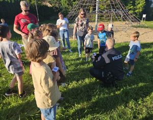 Policjanci na spotkaniu z dziećmi