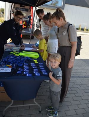 Policjanci na festynie rodzinnym