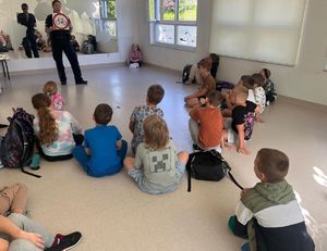 Policjanci na spotkaniu z dziećmi