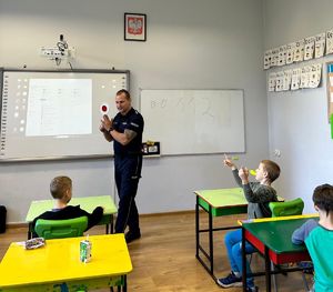Policjanci na spotkaniu z dziećmi