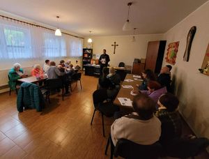 Policjant na spotkaniu z mieszkańcami