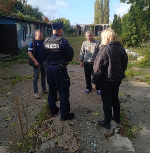 Policjanci kontrolują miejsca przebywania osób w kryzysie bezdomności