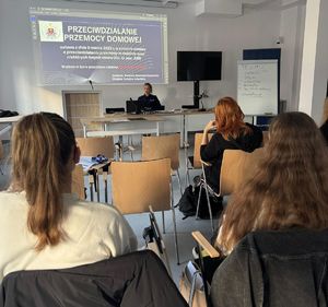 Policjanci na spotkaniu ze studentami