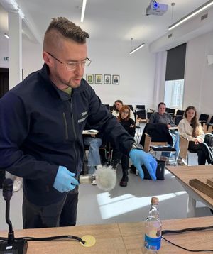 Policjanci na spotkaniu ze studentami