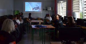 Policjantka na spotkaniu z młodzieżą