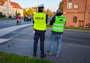 Policjant i operator drona