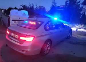 Radiowóz nieoznakowany i pojazd zatrzymany do kontroli